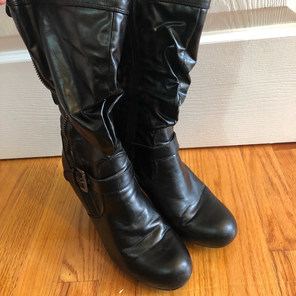 G by Guess, size US women’s 8.5, excellent used condition.